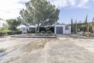 Chalet en venta en Carmona