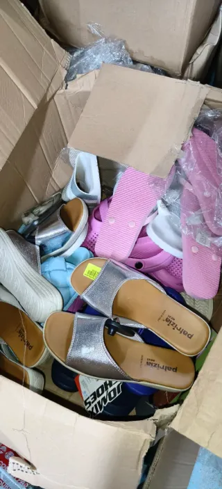 Lote 25 palets mercancía variada