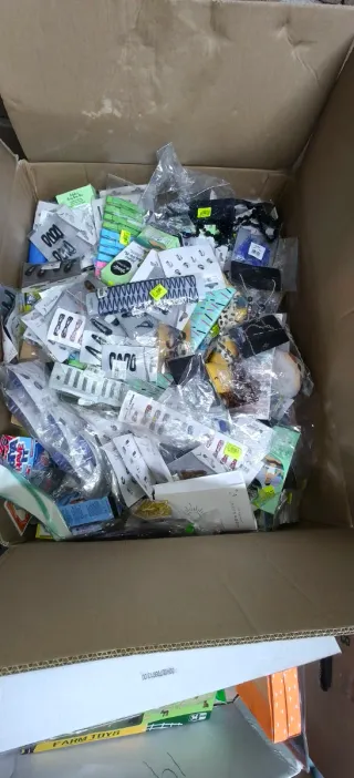 Lote 25 palets mercancía variada