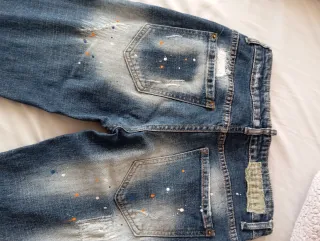 Vaqueros DSQUARED2 desgastados y con parches