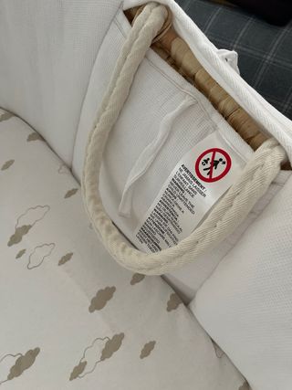 Moisés de mimbre como nuevo