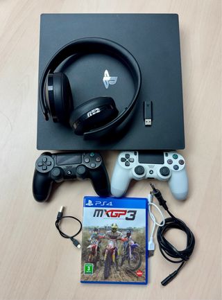 PS4 PRO con Accesorios. 1 TGB