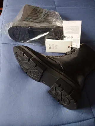 Botines negros con cordones