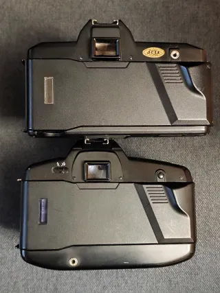 Dos cámaras yashica 200-AF y 270-AF