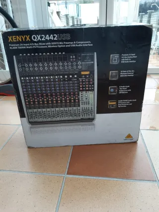 Mesa de mezclas Behringer Xenyx QX2442 USB