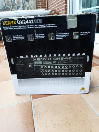 Mesa de mezclas Behringer Xenyx QX2442 USB