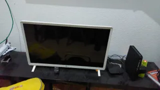 LG Smart TV 32 Blanca