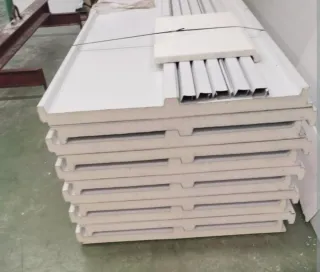 Panel Sándwich imitación madera. Almacén. Sevilla.