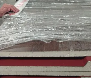 Panel Sándwich imitación madera. Almacén. Sevilla.