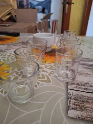 Lote de vasos y taza de cerámica