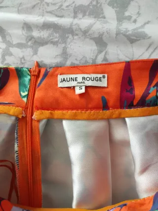 Falda abullonada estampado tropical