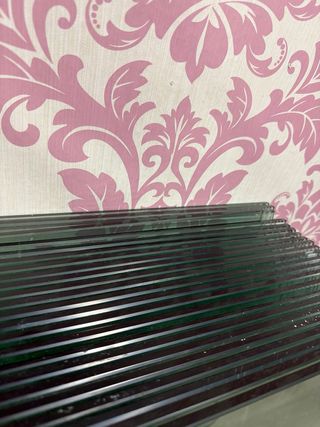 ESTANTERÍAS DE CRISTAL y GANCHOS