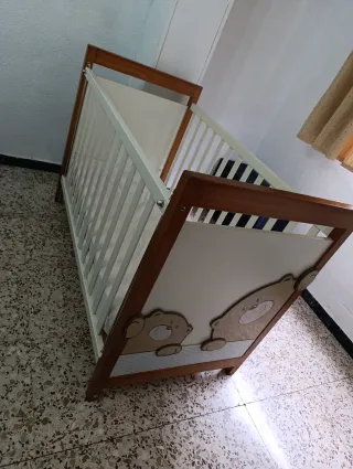 Cuna de bebé madera y blanco
