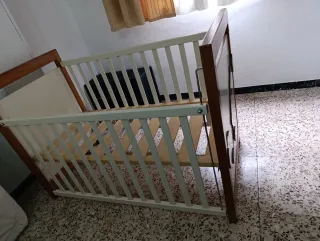 Cuna de bebé madera y blanco