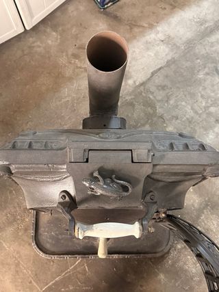 Estufa antigua de leña centenaria