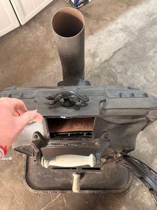 Estufa antigua de leña centenaria