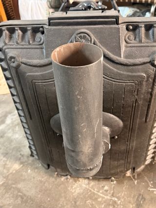 Estufa antigua de leña centenaria