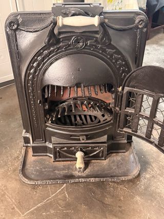 Estufa antigua de leña centenaria