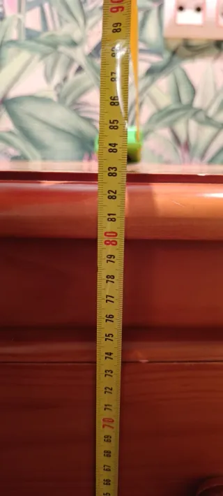 Cómoda de madera maciza