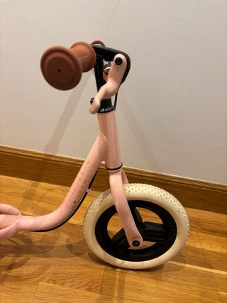 Bicicleta sin pedales rosa