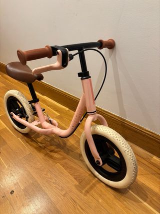 Bicicleta sin pedales rosa