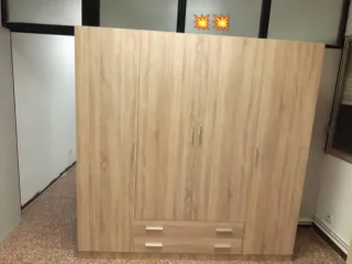 Armario blanco de madera