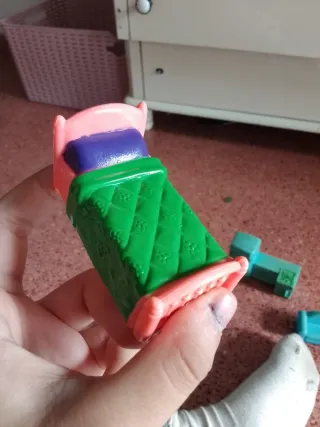 Casita de muñecas rosa y lila