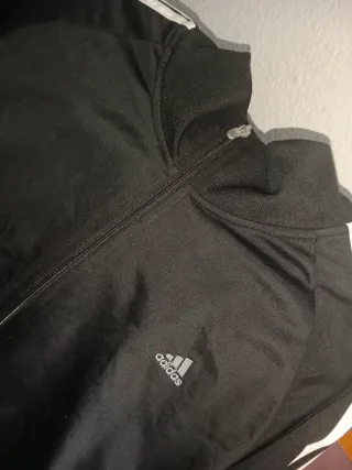 Chaqueta deportiva Adidas negra