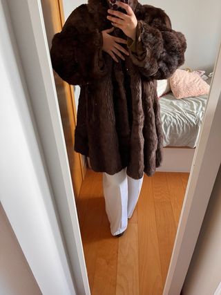 Abrigo de piel marrón