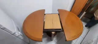 Mesa de comedor redonda de madera