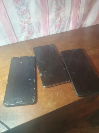 Confezione di 3 telefoni Android Huawei neri