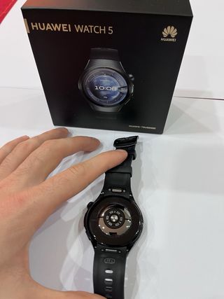Huawei Watch 5 y Garmin Forerunner 255