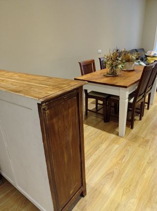 Vitrina madera maciza decapada