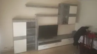 Mueble de comedor gris y blanco