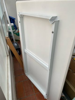 Mesa de comedor blanca de madera