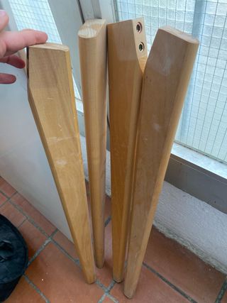 Mesa de comedor blanca de madera