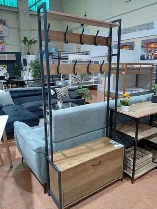 Zapatero con colgadores metálico y madera