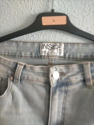 Pantalones vaqueros desgastados