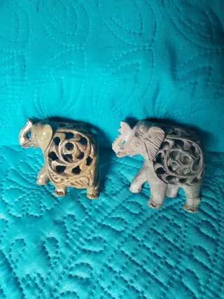 2 Elefantes Decorativos em Pedra