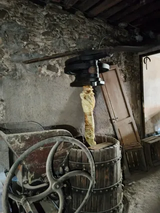Prensadora de uva antigua