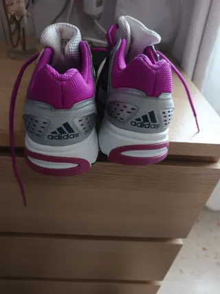 Zapatillas Adidas Run Smart blancas y moradas