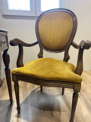 Mesa de juegos de ruleta y póker, damas y ajedrez.