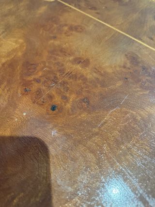 Mesa de juegos de ruleta y póker, damas y ajedrez.