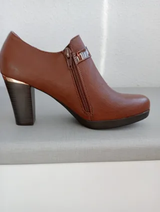 Botines tacón marrón con hebilla