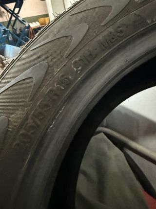 Neumático de contacto 205/55/16