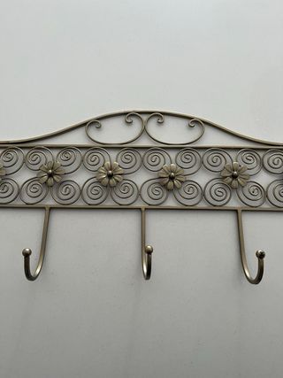 Perchero de pared dorado con 5 ganchos