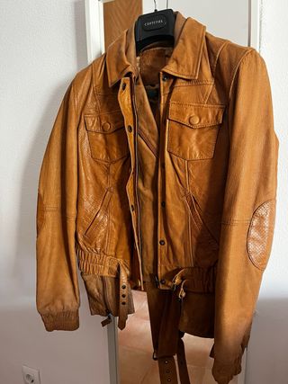 Chaqueta Corta Cuero Mostaza Cortefiel