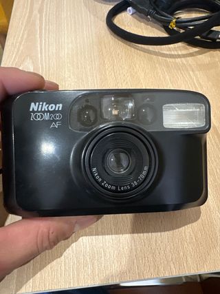 Nikon Zoom 200 AF Cámara Compacta Negra