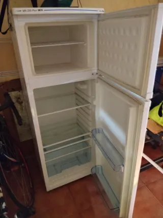 Frigorífico  con Congelador marca ROMMER