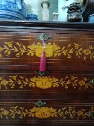 Antiguo buró marquetería madera